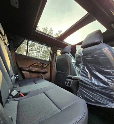 YARIS CROSS MALANG BAGIAN SUNROOF