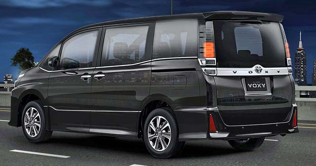 Eksterior Toyota Voxy Malang